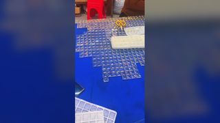 Dostosowany nowoczesny żyrandol ze szkła artystycznego z bursztynem, przezroczysty, dekoracyjny projekt instalacji