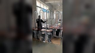 Luksusowy żyrandol LED w holu hotelu