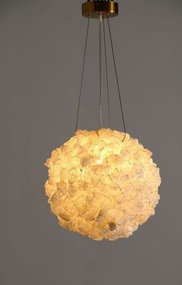 Współczesny design Wyspa kuchni Lampa wisząca piłką Mała naturalna skała Dekoracja żyrandol