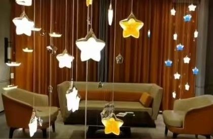 Starożytna szkłowa gwiazda księżyc gwiezdna niebo lampka w sypialni lampa nocna schody restauracja bar ladna willa hotel duplex piętro