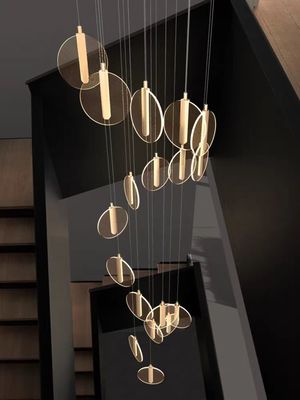 Wysoki sufit Willa Schody Led Lustrownica Schody spiralne Okrągłe ciasto Akrylowe wiszące lustrownice Nowoczesne lampy gospodarstwa domowego