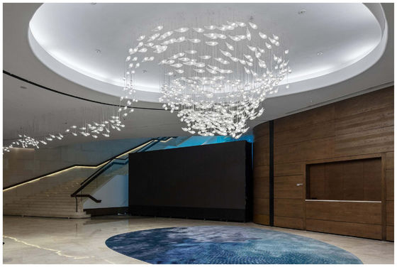 Niestandardowy lobby hotelowy Dekorowane żyrandolki wiszące lampy zwiskowe Centrum handlowe Willa Salon LED Światło w kształcie ryby Szkło