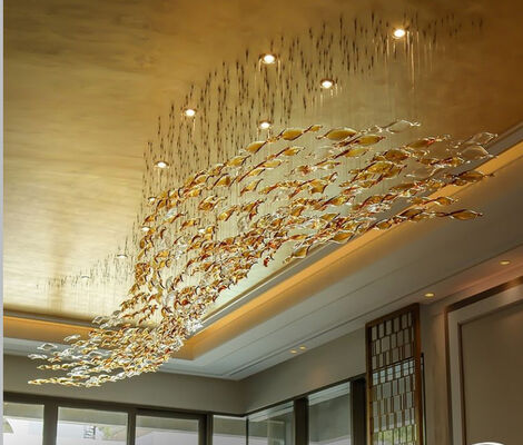 Ręcznie robione spiralne szklane żyrandole Artystyczne modelowanie Niestandardowe szklane akcesoria z liściami