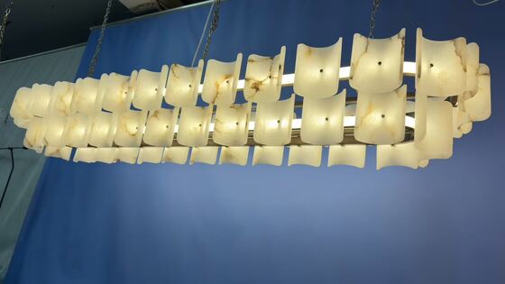 Nowoczesny designerski luksusowy minimalistyczny żyrandol z miedzi i marmuru do jadalni, salonu, herbaciarni, dupleksu, klatki schodowej, domu, długi, liniowy, środkowy